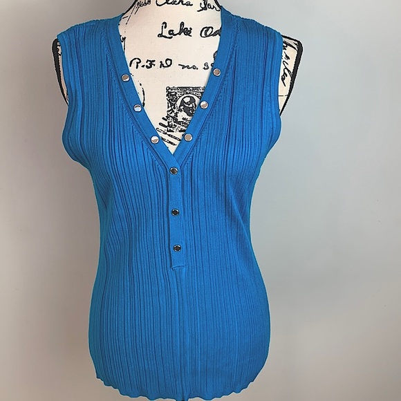 White House Black Market Snap Front Tank In Ocean NEW! - Picture 2 of 6